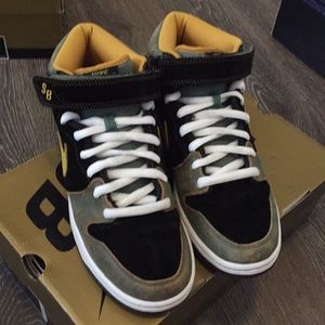 Nike Dunk Mid Premium SB “Asbury Casino”